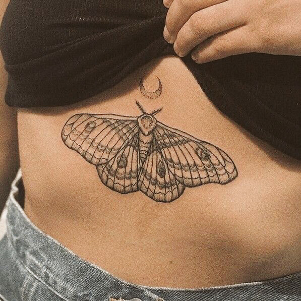 Tatuaje de mariposa con luna significado