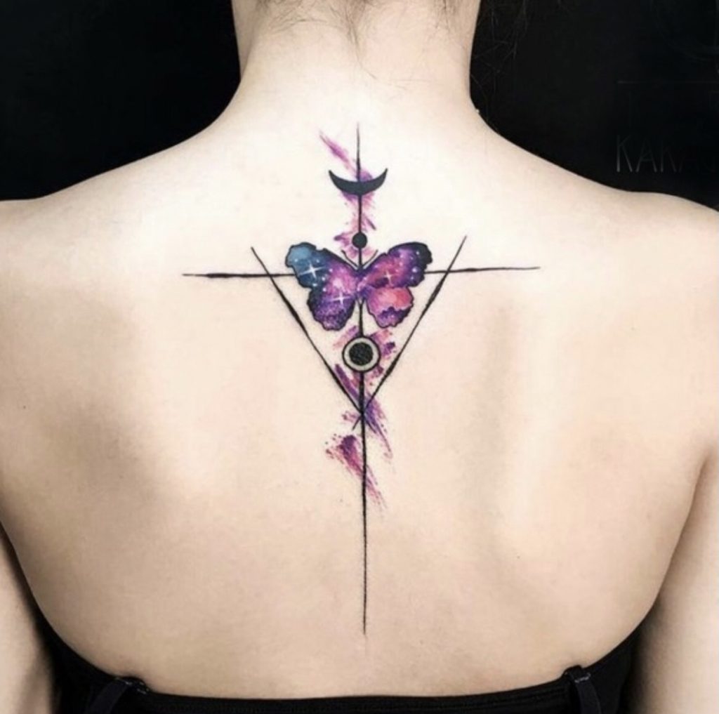 significado tatuaje mariposa y cuchillo - significado tatuaje daga y mariposa - ¿Que simboliza un tatuaje de cruz? - tatuaje de cruz con mariposa