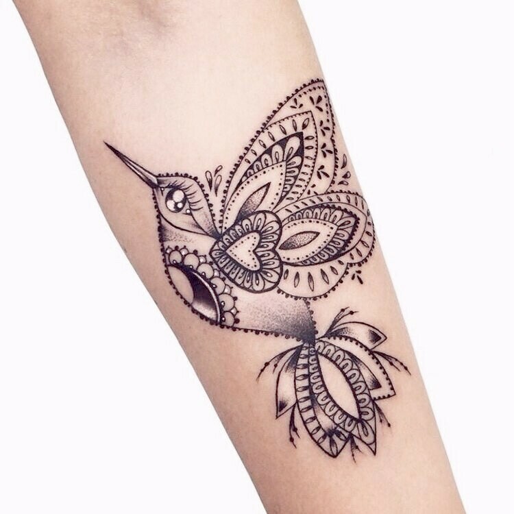 - tatuaje colibri pequeno - tatuaje colibri blanco y negro - tatuajes de colibri significado - tatuajes de colibri pequenos en la muneca - tatuajes colibri mujer - silueta colibri tatuaje - tatuaje colibri minimalista - tatuaje colibri y flor